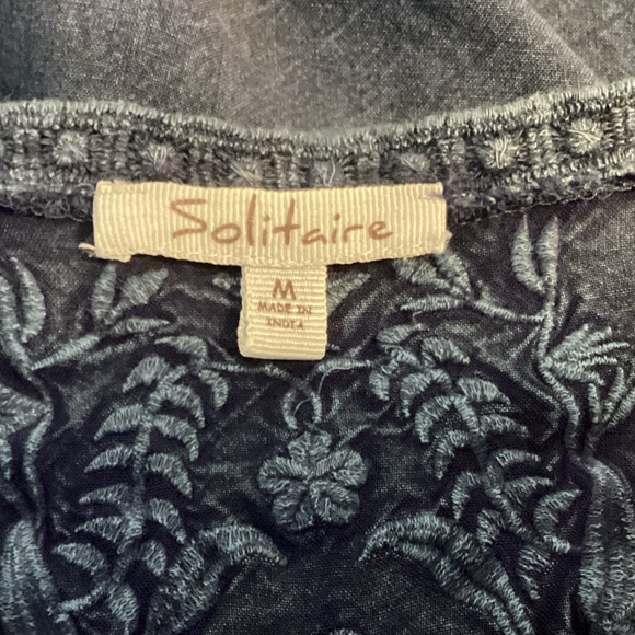 SOLITAIRE EMBROIDERED BOHO DENIM BLUE PEASANT LIGHTWEIGHT TUNIC TOP RAYON SZ. M - Picture 7 of 8